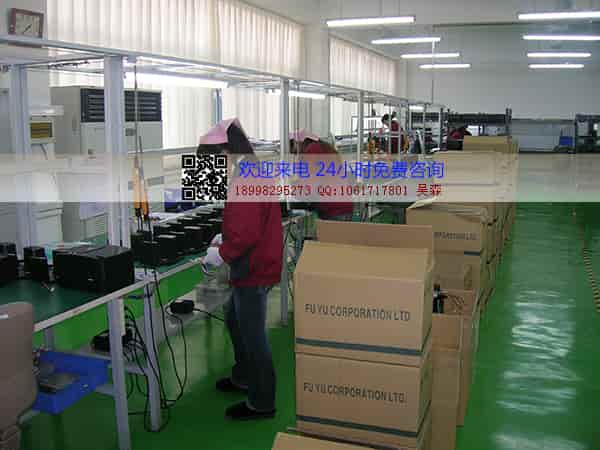 不干膠合格證打印機(jī)在工廠生產(chǎn)過(guò)程一角